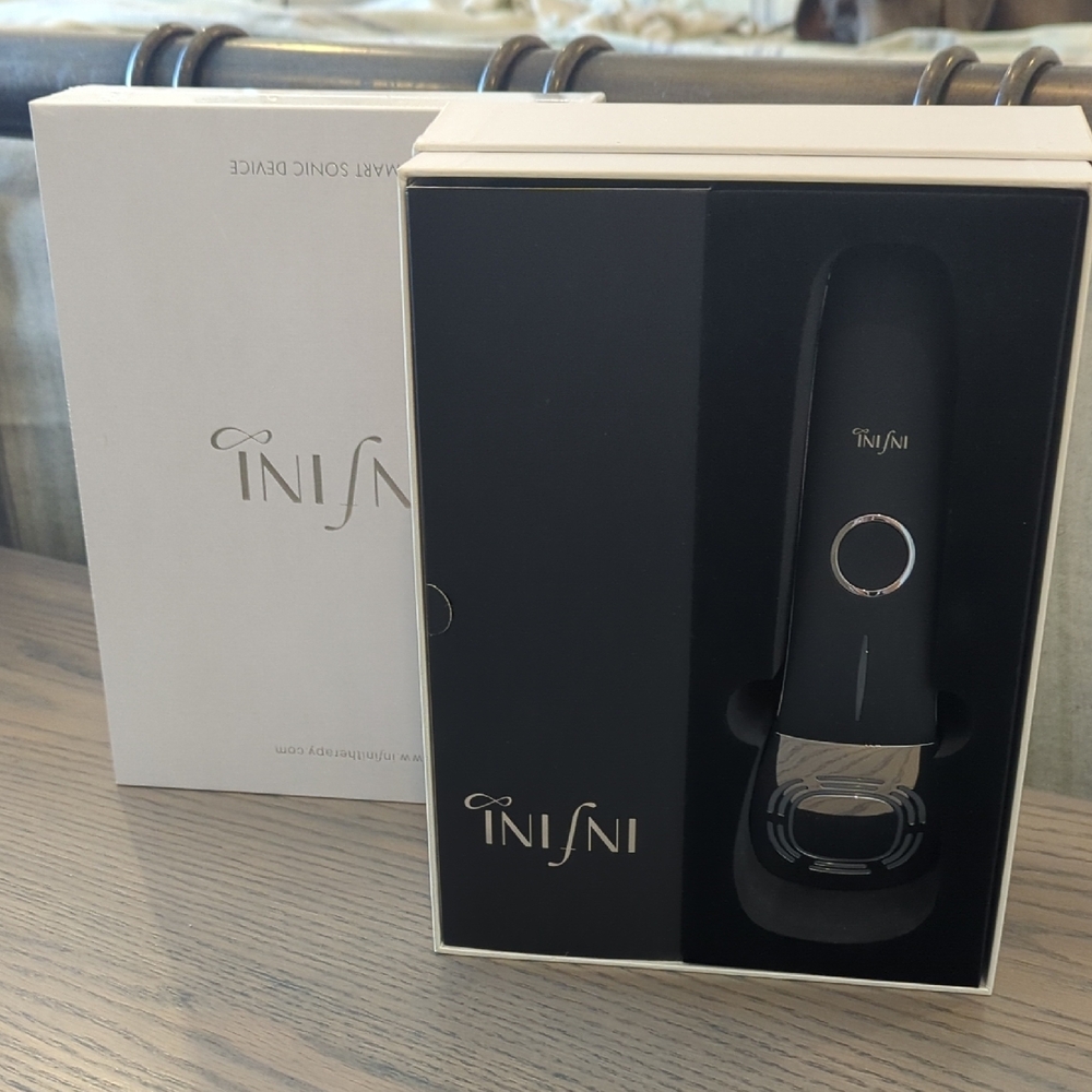 CLEARANCE NWT Infini Handheld Light Therapy Wand